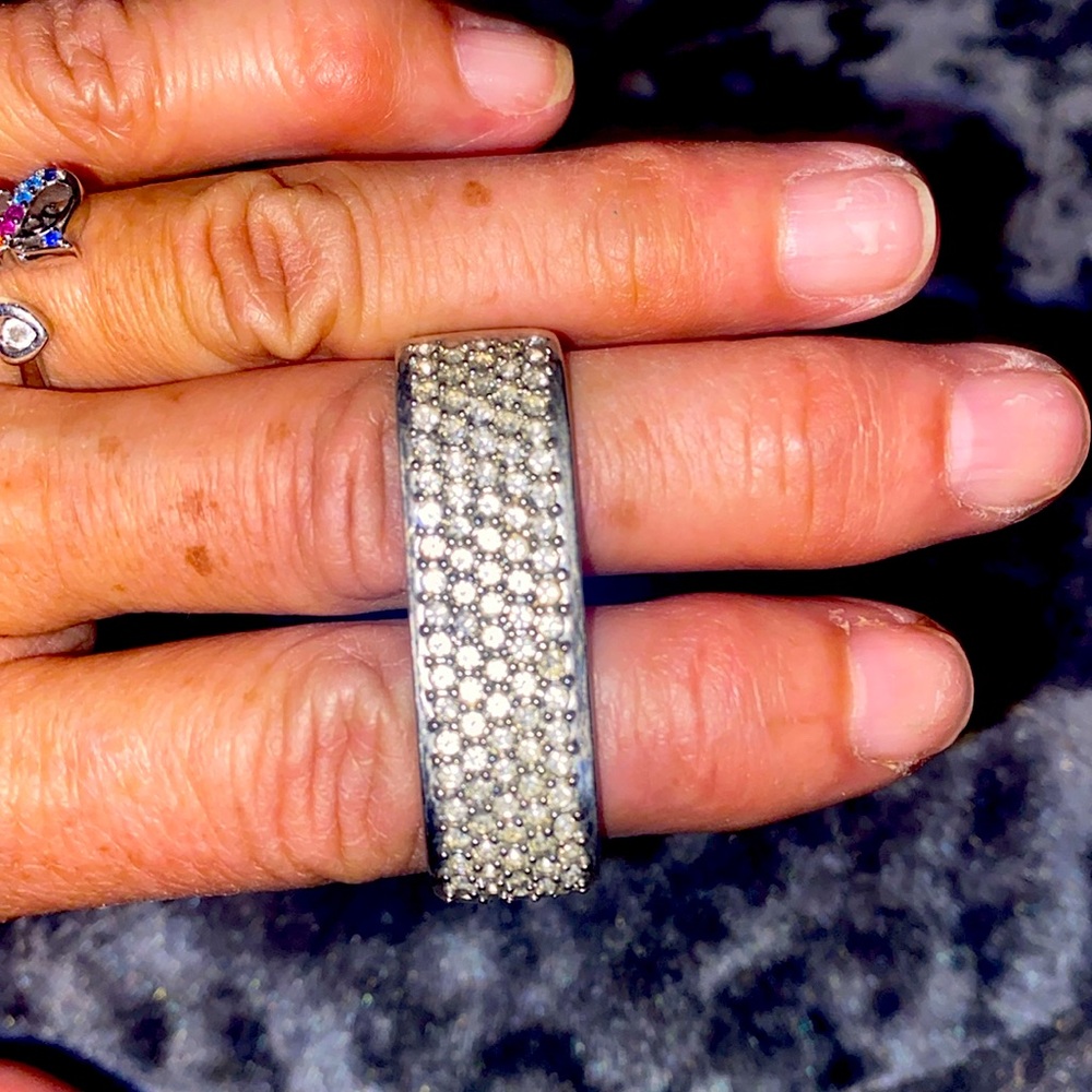 Rings , rings rings 
Sizes 2, 6,7,8 
Toe ring 
Guitar ring
925 silver amethyst
